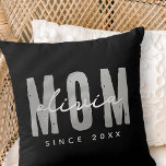 Coussin Maman Depuis 20XX Moderne Simple Preppy<br><div class="desc">Ce design simple et moderne est composé de la typographie de san serif.</div>