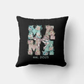 Coussin Maman Est. Typographie florale Boho 2025 (Verso)