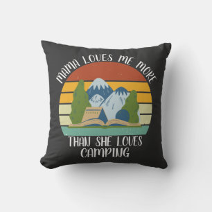 Coussin Maman M'Aime Plus Qu'Elle N'Aime Le Camping
