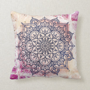 Coussin Mandala aéré joyeux rose violet jaune bleu et or