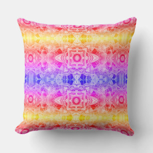 Coussin Mandala arabesque en violet, jaune et rose