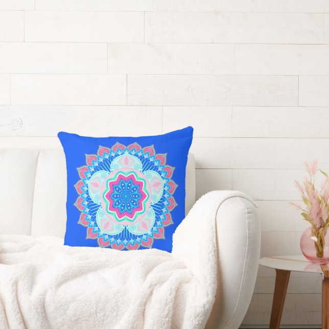 Coussin Mandala bleu rose sur fond bleu (Canapé)