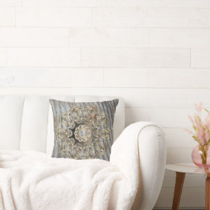 Coussin Mandala en or rustique