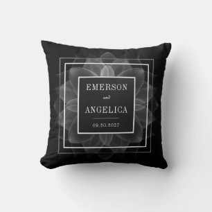 Coussin Mandala Pétale Translucide sur Noir Elégant Mariag