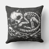 Coussin Manger des légumes – Lapin mort par BurnsInHell (Verso)