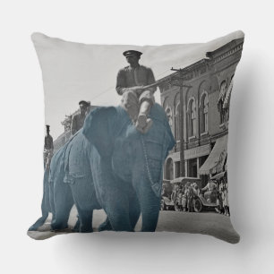Coussin Marche des Blue Blue Elephants Ca. 1920's circus