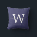 Coussin Mariage Chic Cadeau Bleu Nuit Monogramme Blanc<br><div class="desc">Coussin mariage élégant avec votre texte gris en écriture chic manuscrite sur fond bleu nuit. Ajoutez vos noms,  monogramme et date de mariage. Idéal pour jeune couple. Créé spécialement pour vous par Happy Dolphin Studio. Pour aide ou produits appariés,  contactez happydolphinstudio@outlook.com.</div>