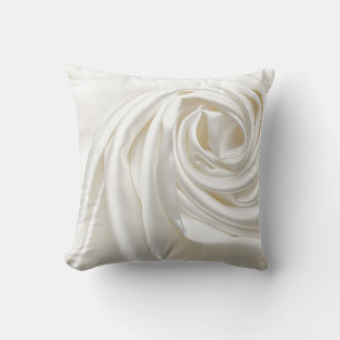 Coussin mariage en satin blanc tourbillonné style soie tex