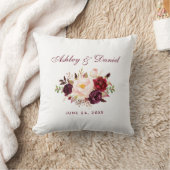 Coussin Mariage floral de Bourgogne d'aquarelle élégante (Couverture)