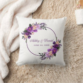 Coussin Mariage violet pourpre floral de guirlande (Couverture)