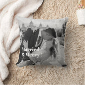 Coussin Marié & Joyeux | Élégant Mariage noir et blanc (Couverture)