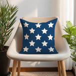 Coussin Marine bleu et blanc Motif étoile Patriotique<br><div class="desc">Coussin bleu marine élégant avec un grand motif étoilé blanc. La couleur arrière - plan peut être modifiée par personnaliser.</div>
