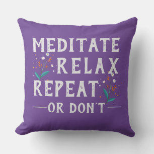 Coussin Méditez, détendez-vous, répétez ou ne prenez pas e