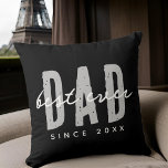 Coussin Meilleur Papa depuis 20XX Moderne Simple Preppy<br><div class="desc">Ce design simple et moderne est composé de la typographie de san serif.</div>