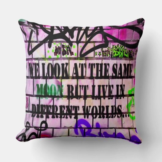 Coussin Même Lune Mondes Différents Graffiti colorés (Recto)