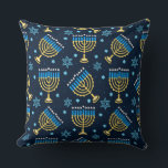 Coussin Menorahs et l'étoile de David Hanoukka Motif The<br><div class="desc">Menorahs et l'Étoile de David Hanoukka Motif Jeter l'oreiller La célébration juive de huit jours connue sous le nom d'Hanoukka ou Chanukah commémore le réengagement au cours du deuxième siècle avant J.-C. du Second Temple à Jérusalem, où selon la légende, les juifs se sont levés contre leurs oppresseurs greco-syriens dans...</div>
