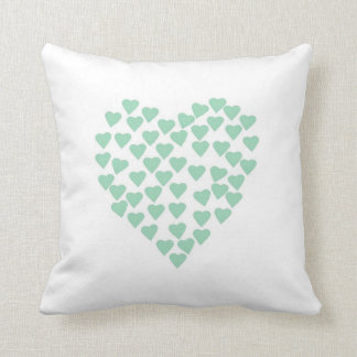 Coussin Menthe de coeur de coeurs sur le blanc