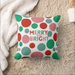 Coussin Merry Whimsical Moderne & Pointe Polka Simple Lumi<br><div class="desc">Joli et brillant motif de typographie avec des lettres et des cercles en rose,  rouge et vert.</div>