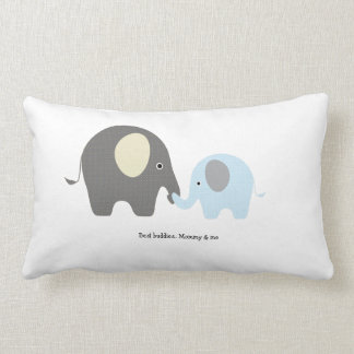 Coussin mignon de garçon d'éléphant
