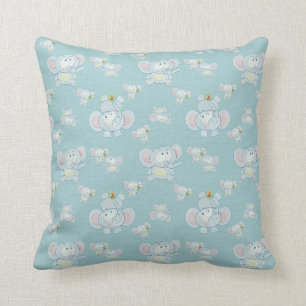 Coussin mignon d'éléphants et de papillons