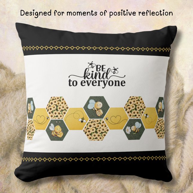 Coussin Mignonne Abeille Aimable Accent en Nid d'Abeille (Add a pop of sunshine, nature and chic style to your sofa or reading nook.)