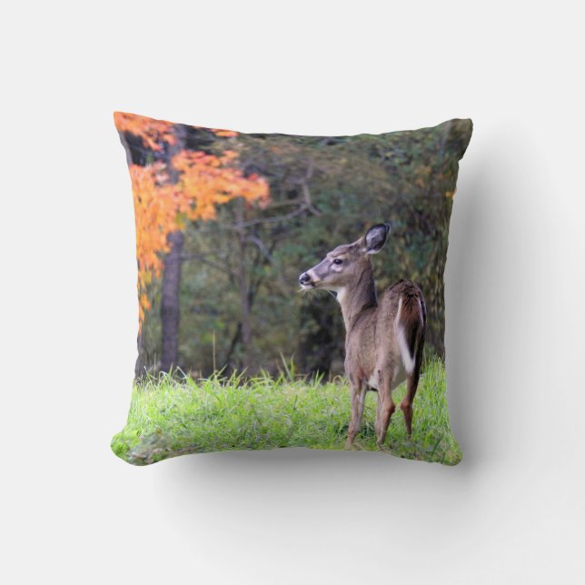 Coussin Mignonne cerf sur le terrain (Recto)