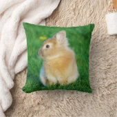 Coussin Mignonne Lapin Faune assis dans l'herbe (Couverture)