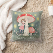 Coussin Mignonne petite fée perché sur un champignon (Couverture)