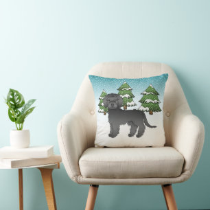 Coussin Mini Goldendoodle noir dans une forêt hivernale