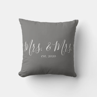 Coussin Mme. & Mme Throw Pillow pour l'anniversaire des je