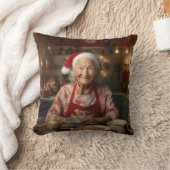 Coussin Mme Santa faisant un gâteau (Couverture)