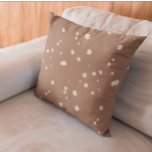 Coussin Mocha Brown Mousse Blanc Floral<br><div class="desc">Cette conception peut être personnalisée en choisissant l'option Modifier la conception. Vous pouvez également transférer sur d'autres objets. Contactez-moi à l'adresse colorflowcreations@gmail.com ou utilisez l'option conversation en haut de la page si vous souhaitez avoir cette conception sur un autre produit ou si vous avez besoin d'aide pour cette conception. Je...</div>