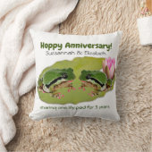 Coussin Modèle de couple de grenouilles pour anniversaire  (Couverture)