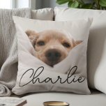 Coussin Modern Script Name Personalized Pet Photo Dog<br><div class="desc">Modern Script Name Personalized Pet Photo Dog Throw Pillow. Make it yours with easy customization. Need a custom order? Just send us a message, we’re here to help. Kindly note that response times may vary slightly due to the time difference.</div>