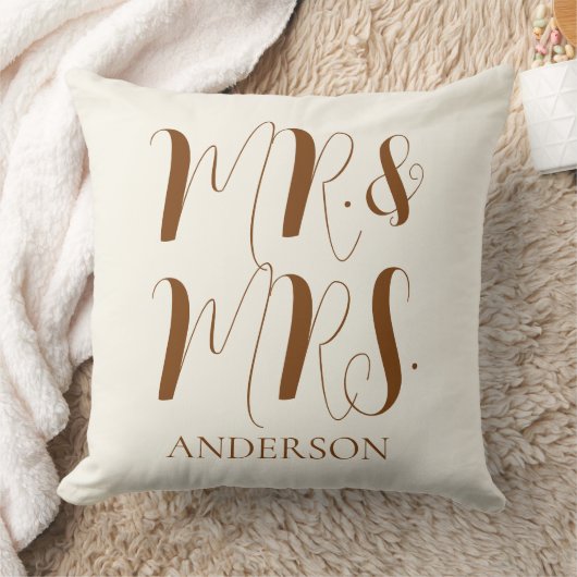 Coussin Moderne crème Mr et Mrs Script Mariage (Couverture)