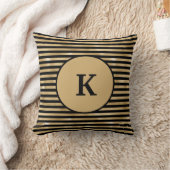 Coussin Moderne élégant rayé noir et or monogrammé (Couverture)
