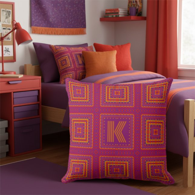 Coussin Moderne Géométrique Rose Clair (Gorgeous modern boho pillow with customizable initial for a perfect touch to that dorm room.)