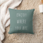 Coussin Moderne Vert Profitez Où Vous Êtes Une Citation Po<br><div class="desc">Moderne Vert Profitez Où Vous Êtes Une Citation Positive</div>