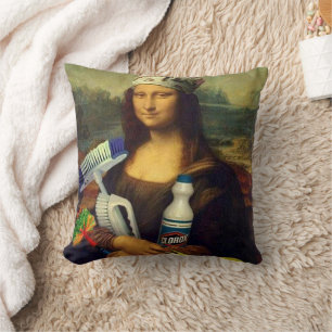 Coussin Mona Lisa tenant outils de nettoyage Leonardo DaVi