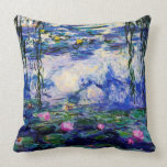 Coussin Monet-Eau-Lis de Claude<br><div class="desc">Chef d'oeuvre de beaux-arts par Claude Monet (1840 - 1926) comportant ses nénuphars populaires de peinture de paysage basés sur des variétés de bleu, de vert et de pourpre. Elle fait un coussin élégant pour des fans de Claude Monet.</div>