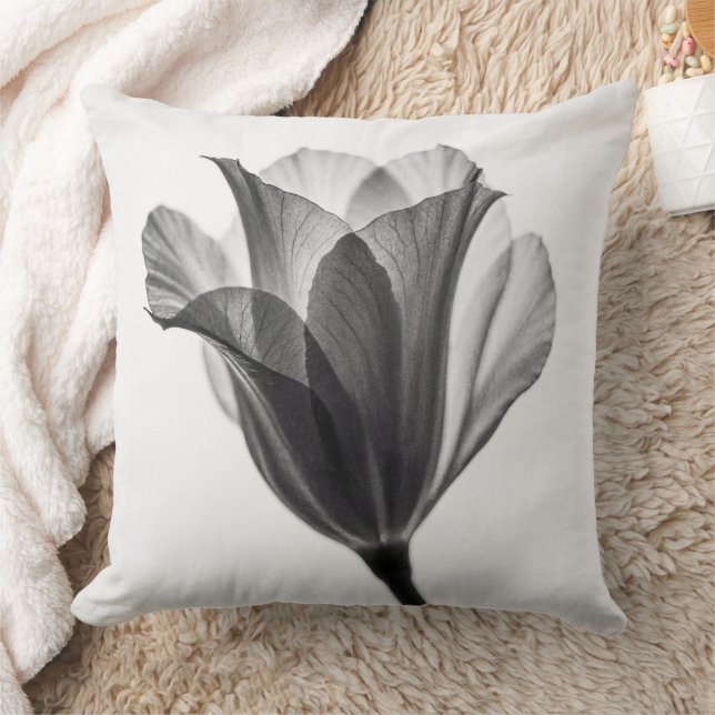 Coussin Monochrome botanical fine art photograph (Couverture)
