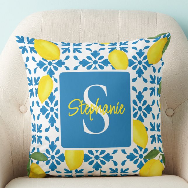Coussin Monogram Name Blue French Tile Lemon Pattern  (Créateur téléchargé)