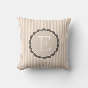 Coussin Monogramme Beige Brown Blanc Scallopé