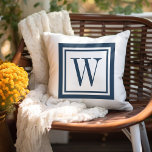 Coussin Monogramme Carré classique bleu et blanc du lac<br><div class="desc">Concevez votre propre oreiller à projeter sur mesure dans n'importe quelle combinaison de couleurs pour parfaitement coordonner avec votre décor maison dans n'importe quel espace! Utilisez les outils de conception pour modifier la couleur arrière - plan et la couleur de bordure carré, ou ajoutez votre propre texte pour inclure un...</div>