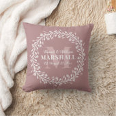 Coussin Monogramme de couronnes roses à deux jeunes mariés (Couverture)