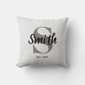 Coussin Monogramme de famille personnalisé gris et noir (Recto)