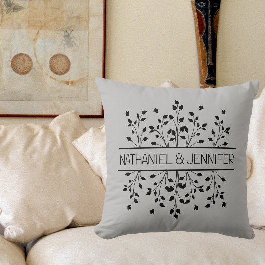 Coussin Monogramme de mariage à cadre floral gris et noir