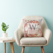 Coussin MONOGRAMME DE MARIAGE SCRIPT | Roses Roses Peonies (Chaise)
