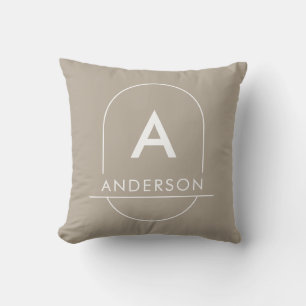Coussin Monogramme de nom de famille minimaliste taupe mod