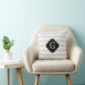Coussin Monogramme de Quatrefoil noir gris clair (Chaise)
